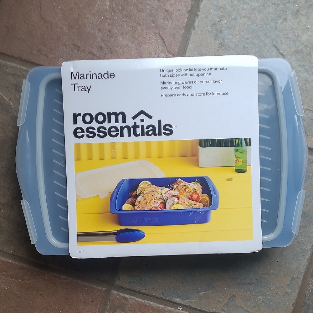 New with tag! Room Essentials Blue Food Storage Marinade Tray Container with lid